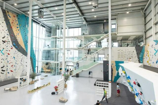 Imagen 3 de la galería del partner Campo Base Escalada | Rocódromo en Burgos