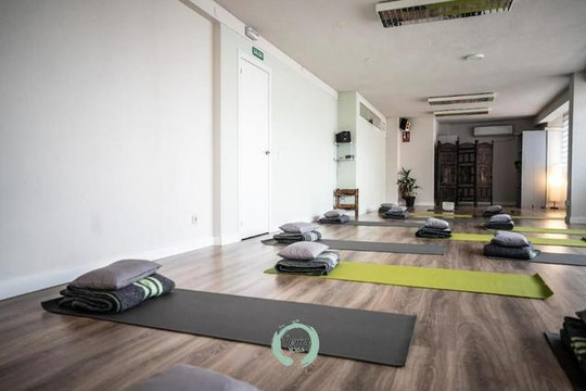 Imagen 2 de la galería del partner Respira Yoga . Akhanda