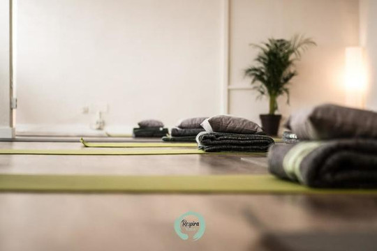 Imagen 3 de la galería del partner Respira Yoga . Akhanda