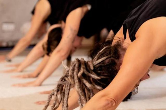 Bild 3 von Yin und Janka - Yoga Bewegung Tanz Partnergalerie