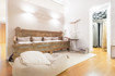 Bild 3 von Patrick Broome Yoga Studio City Partnergalerie