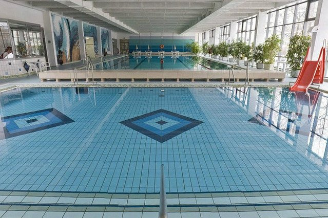 Schwimmhalle Anton-Saefkow-Platz