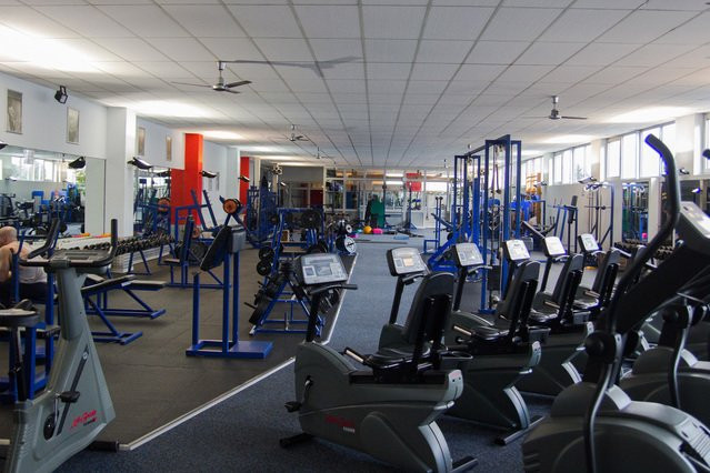 Sportstudio Pose Down