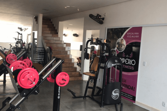 Imperio Fit Academia