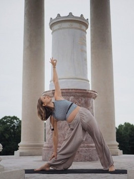 Bild 1 von Luisa Harisch Yoga im lovelyspace Raum (Marschallstr.) Partnergalerie