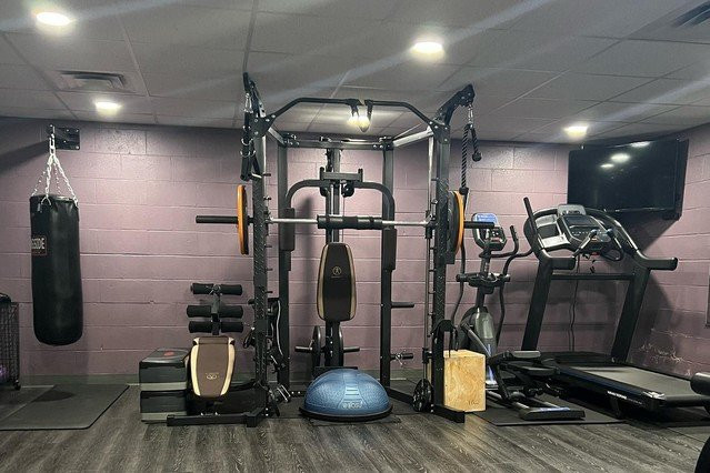E’s HEALTH WELLNESS & FITNESS STUDIO