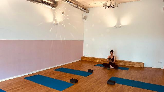 Bild 3 von Yogiberlin im Café Caro Partnergalerie