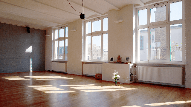 Bild 3 von Yoga Now Berlin Partnergalerie