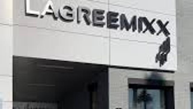 Image 2 from Lagreemixx- Summerlin partner gallery