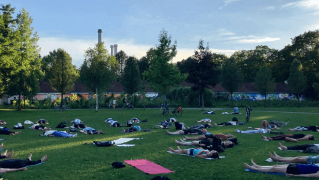 Bild 2 von Yoga Nebenan @ Hanns-Seidel-Platz Partnergalerie