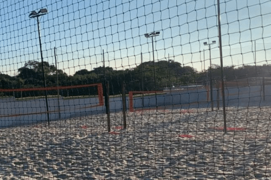 Imagem 1 da galeria do parceiro INFINITY Beach Tennis Aulas, Clubinhos e Day Use