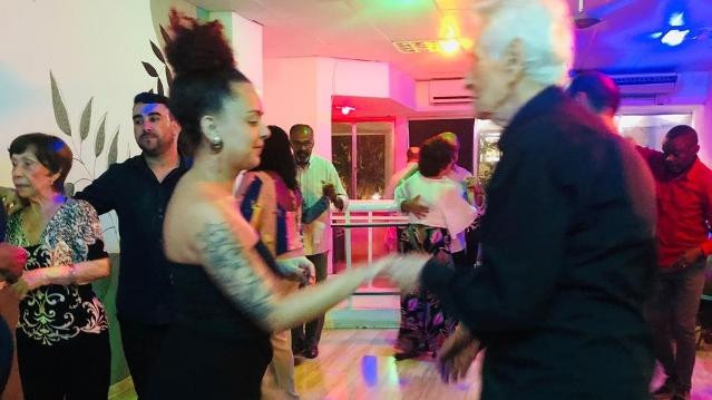 Imagem 1 da galeria do parceiro Academia Ziriguidum de Dança de Salão