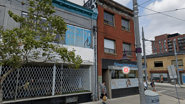 Image 2 de la galerie du partenaire Blue Canoe Yoga St. Clair West