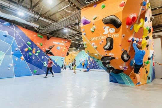 Image 3 from Sender One Climbing - Playa Vista partner gallery