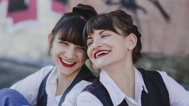 Bild 1 von Tanz mit der Schwester - Studio Fat Cat Partnergalerie