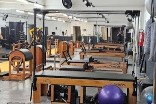 Imagem 1 da galeria do parceiro FisioFirst Academia Terapêutica - Pilates - Fisioterapia