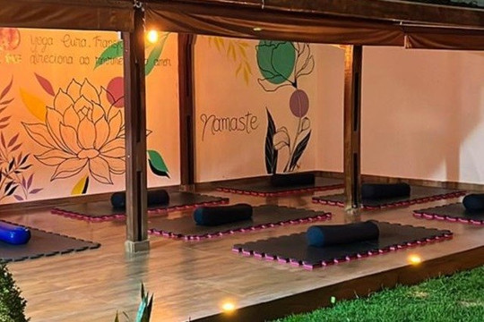 Imagem 1 da galeria do parceiro Quintalzinho Yoga no Bosque - Mai Bertolini