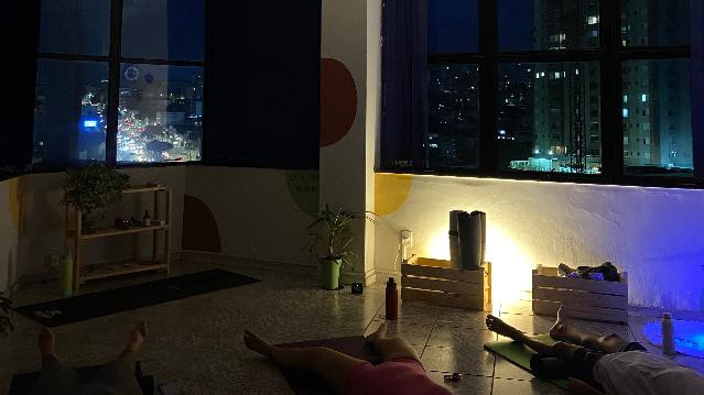 Imagem 1 da galeria do parceiro Yoga de Sentir | Lívia Coelho