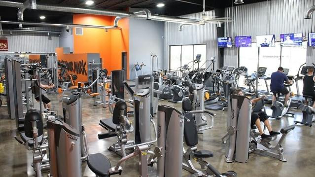 Image 1 from Muscles & Curves Gym partner gallery