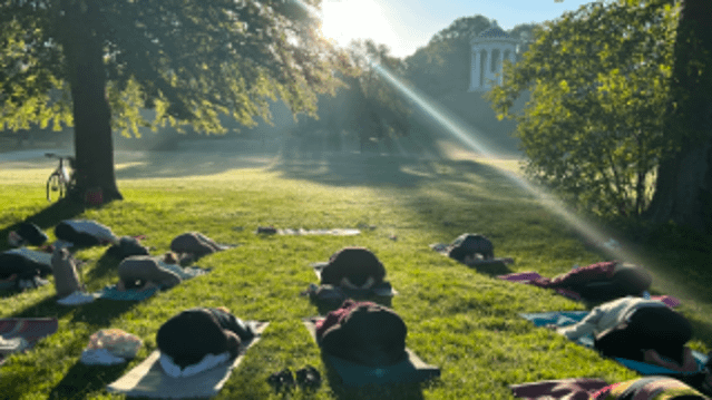 Bild 1 von Janina Erlacher Yoga x Englischer Garten Partnergalerie