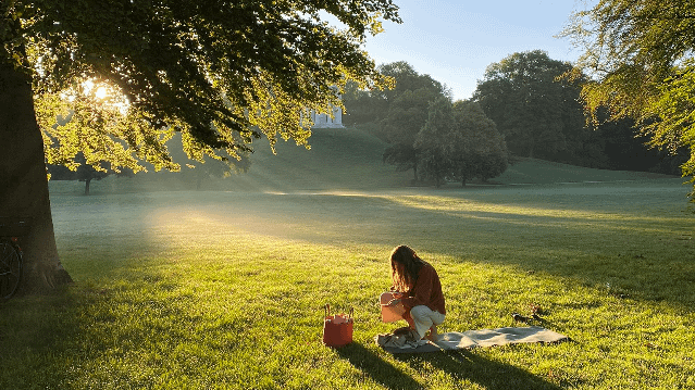 Bild 3 von Janina Erlacher Yoga x Englischer Garten Partnergalerie