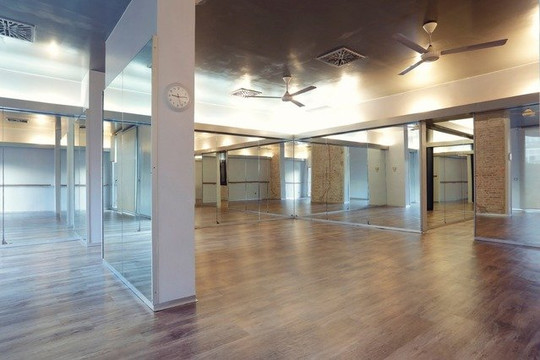 Imagen 2 de la galería del partner Bikram Yoga Pau Claris Barcelona