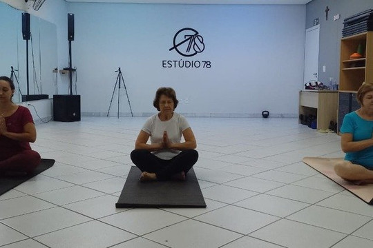 Imagem 1 da galeria do parceiro Yoga com a Fah