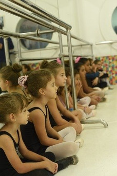 Imagem 5 da galeria do parceiro StudiuS Centro de Danças e Teatro