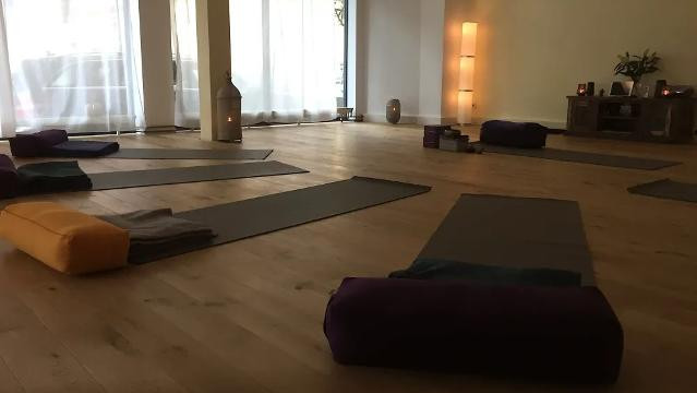 Bild 1 von Der Yogasalon Tübingen Partnergalerie