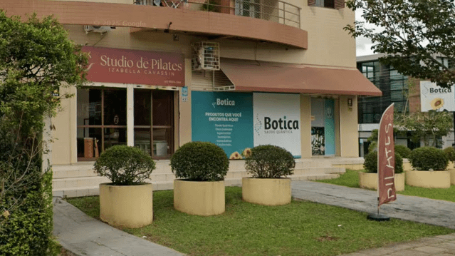 Imagem 2 da galeria do parceiro Izabella Cavassin Studio de Pilates - Água verde