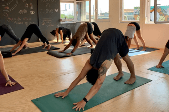 Bild 1 von Yoga Nebenan @ Laimlight Partnergalerie