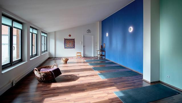 Bild 1 von Natalie Soondrum - Lakshmi Yoga Lounge Partnergalerie