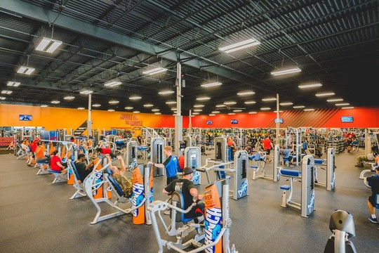 Image 1 from Crunch Fitness - Hamilton Place partner gallery