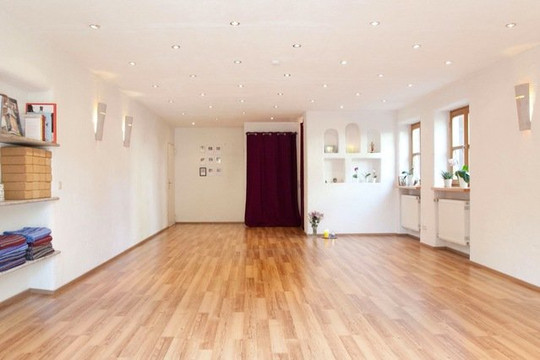 Bild 1 von Yoga Neubiberg Partnergalerie