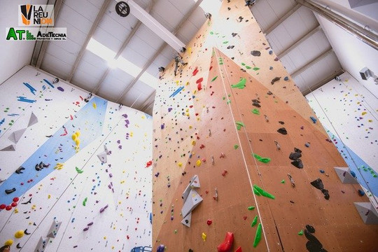 Imagen 2 de la galería del partner LA REUNIÓN CENTRO DE ESCALADA