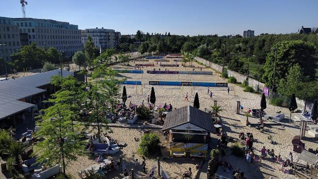 Bild 1 von Berlin Beach Vibes at BeachMitte Partnergalerie