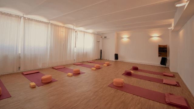 Bild 3 von Balanced Yoga @ Aquariana Praxis Partnergalerie