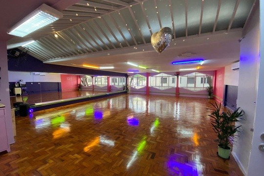 Imagem 1 da galeria do parceiro Boate Class Sala Oficial