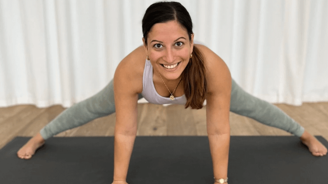 Bild 2 von Yoga&Oils - mit Sina Scott | Tempelhof Partnergalerie