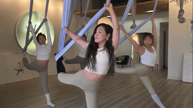 Image 1 de la galerie du partenaire You & Me Aerial Yoga