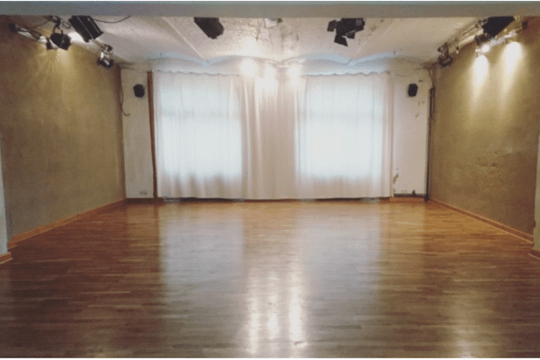 Bild 2 von yoga IN person BERLIN @ K77 Partnergalerie