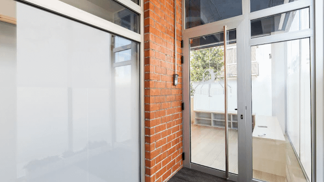 Imagen 3 de la galería del partner Yoga IYENGAR® Sabadell Centre