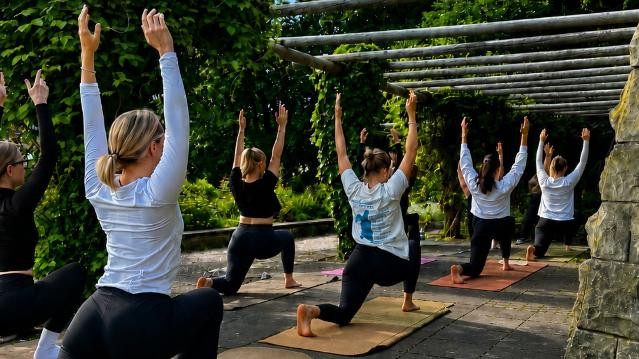 Bild 1 von YogaThrive x Karlshöhe Partnergalerie