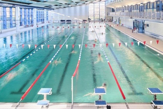 Bild 2 von Schwimmhalle Helene-Weigel-Platz "Helmut Behrendt" Partnergalerie