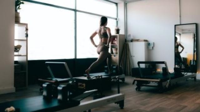 Image 3 from Stiwdio at J1 partner gallery