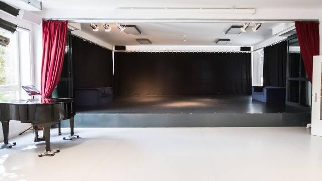 Bild 1 von ON STAGE in Winterhude Partnergalerie