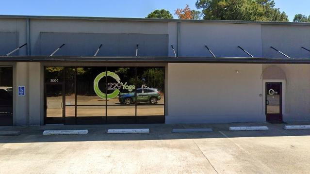 Image 2 from 229 Yoga partner gallery