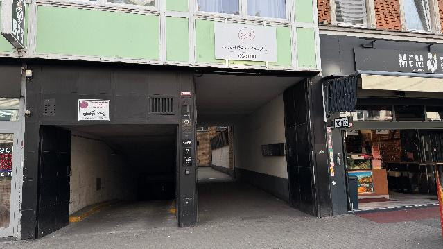 Bild 2 von Lord Vishnus Couch Belgisches Viertel Partnergalerie