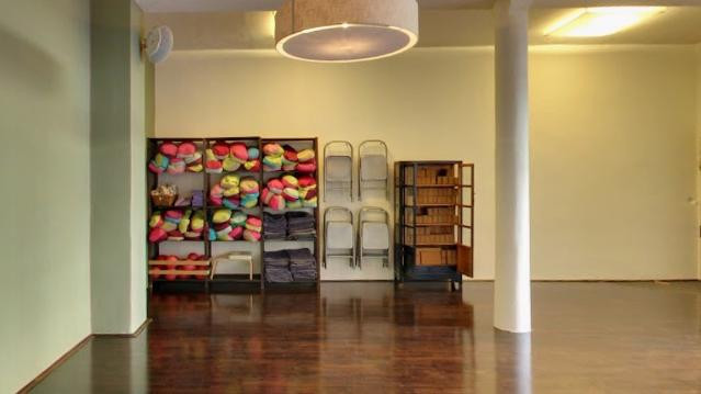 Bild 1 von Lord Vishnus Couch Belgisches Viertel Partnergalerie