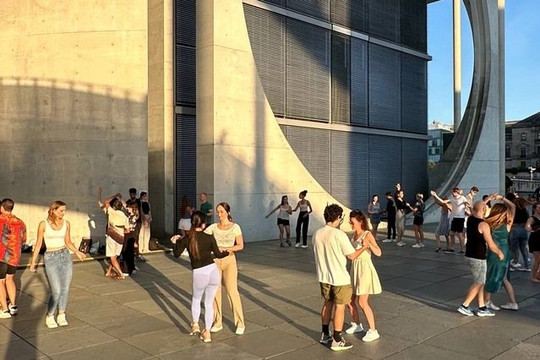 Bild 1 von Bachata Dance Classes Berlin Mitte Partnergalerie